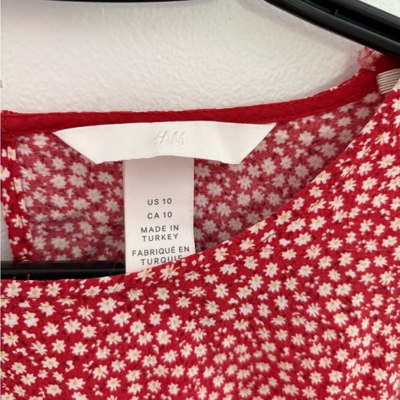 H&M floral Red and White Tie Front Short Sleeve Blouse size 10 - Picture 5 of 9